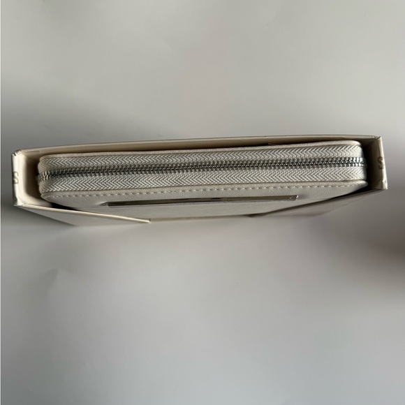 Steve Madden White Wallet - Picture 3 of 3